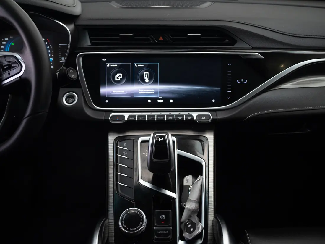 Geely Azkarra — foto 15 de 19