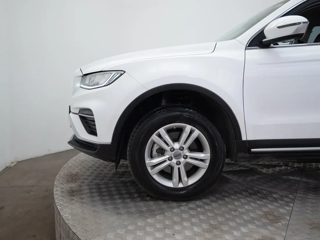 Geely Azkarra — foto 16 de 19