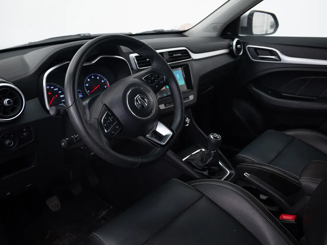 MG Zs — foto 10 de 19