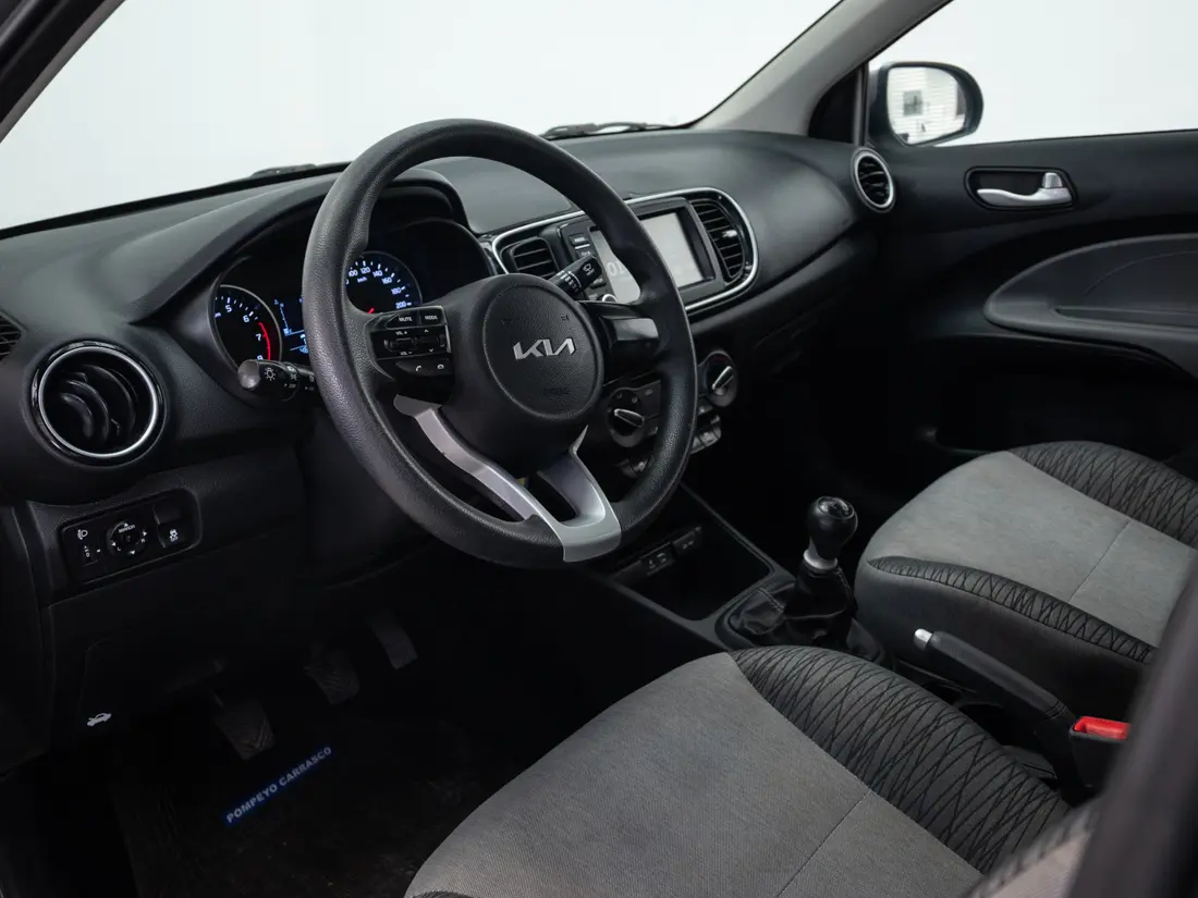 KIA Soluto — foto 11 de 19