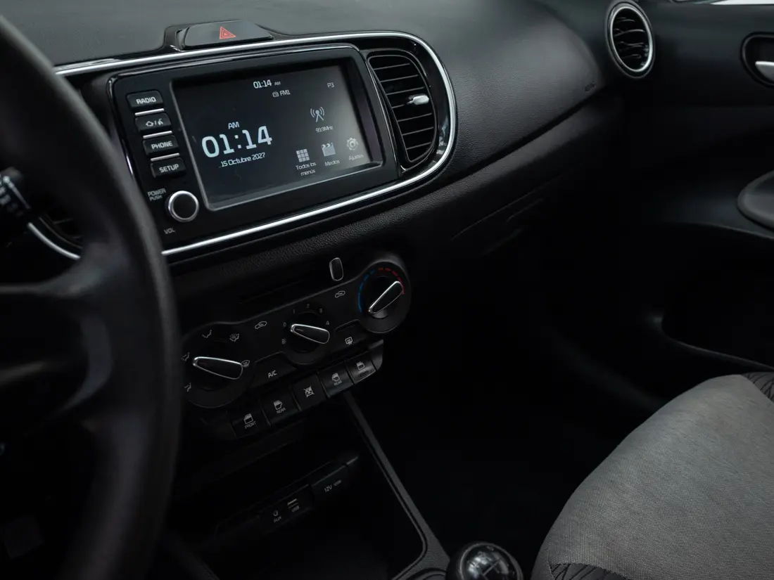 KIA Soluto — foto 12 de 19