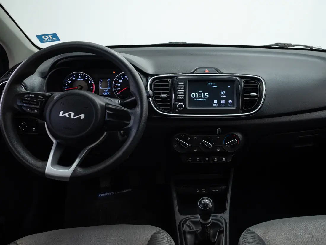 KIA Soluto — foto 16 de 19