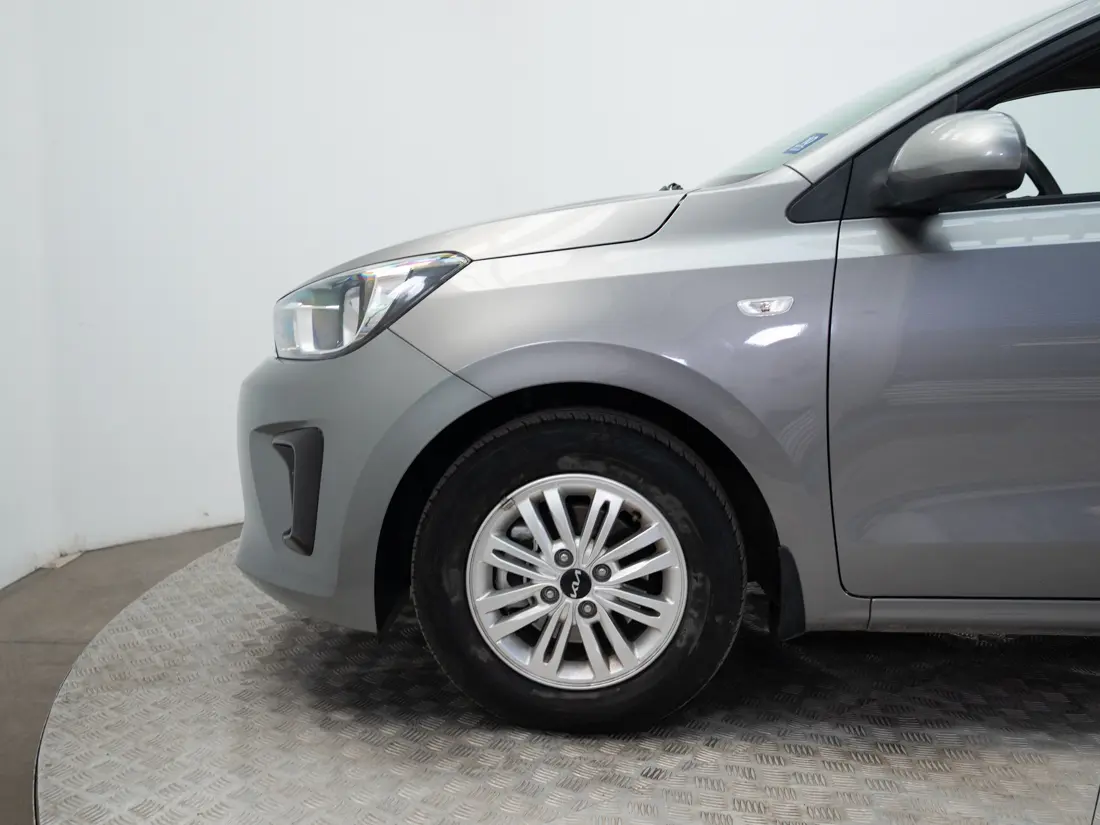 KIA Soluto — foto 17 de 19