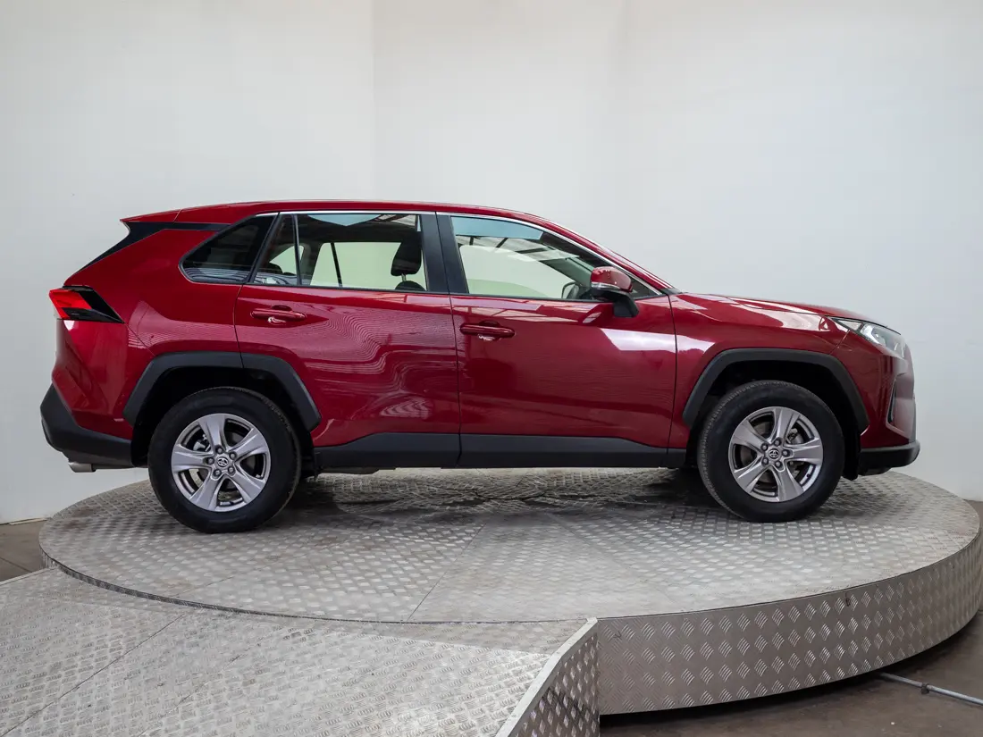 Toyota RAV4 — foto 7 de 19