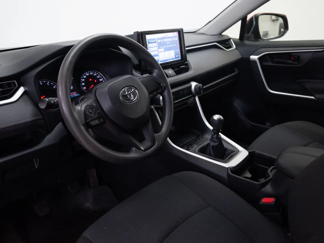 Toyota RAV4 — foto 10 de 19