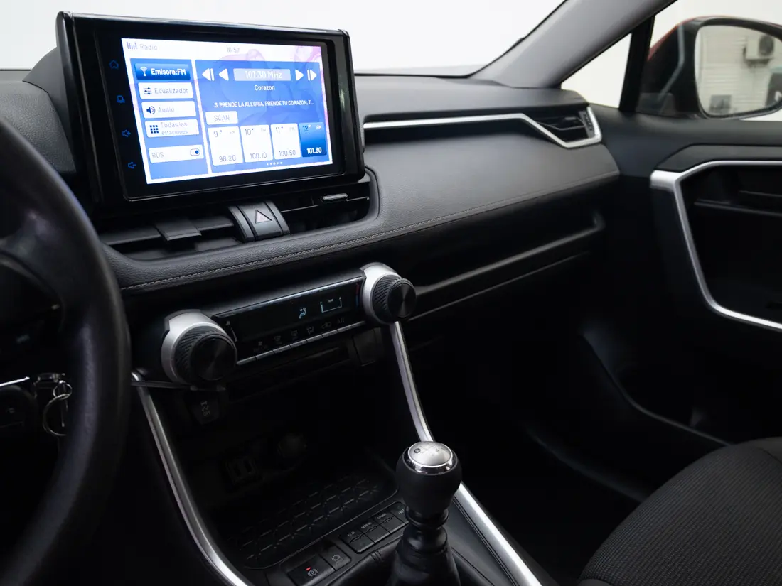 Toyota RAV4 — foto 11 de 19