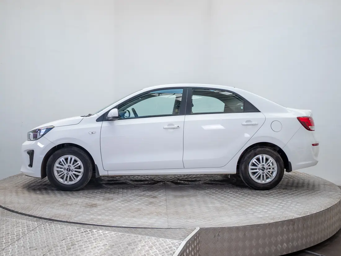 KIA Soluto — foto 3 de 19