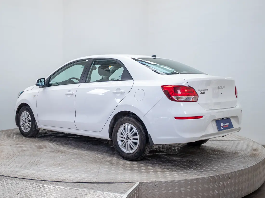 KIA Soluto — foto 4 de 19