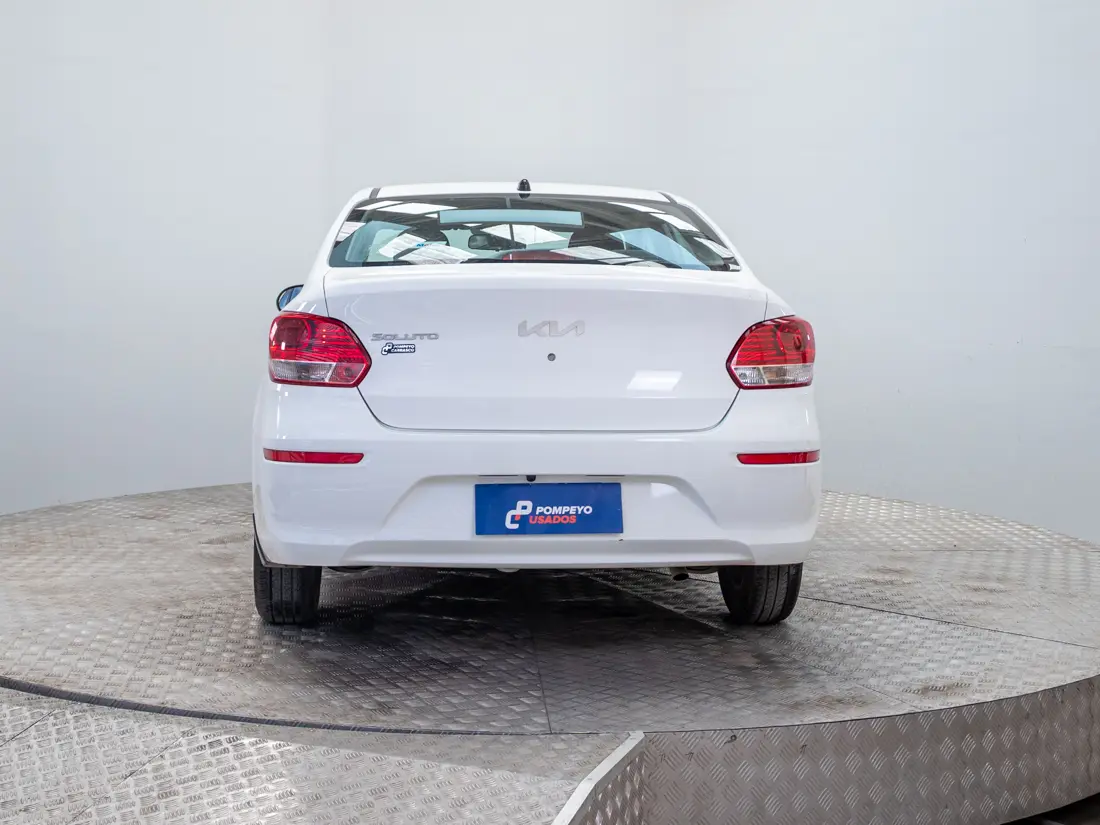 KIA Soluto — foto 5 de 19