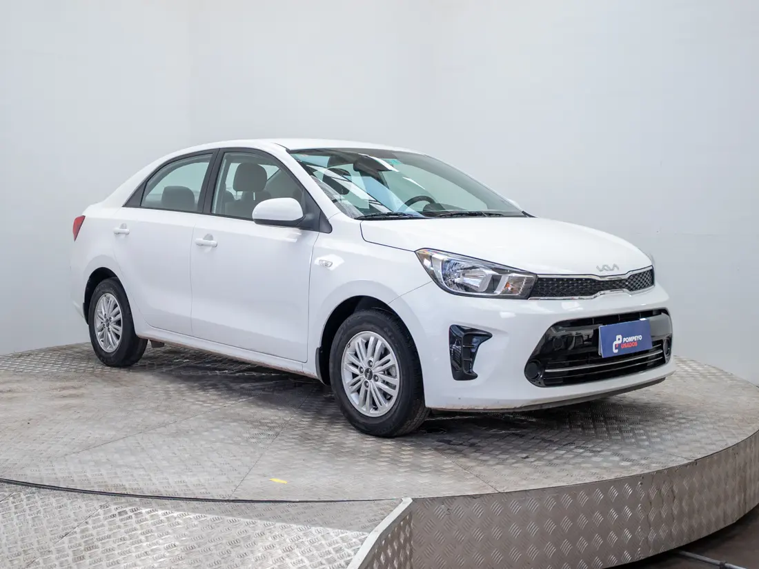 KIA Soluto — foto 8 de 19