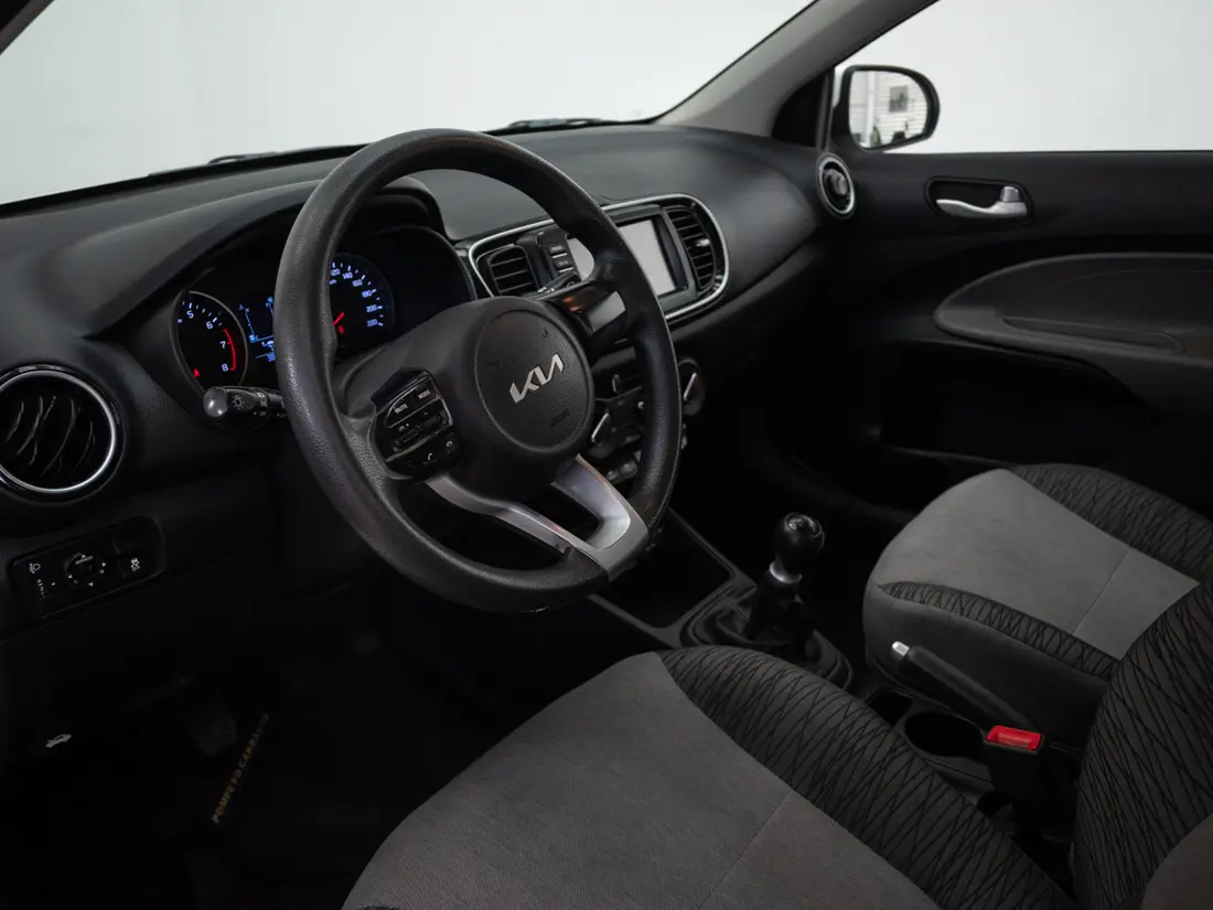 KIA Soluto — foto 10 de 19