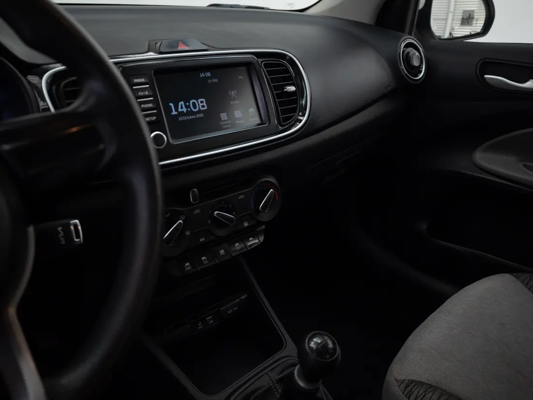 KIA Soluto — foto 11 de 19