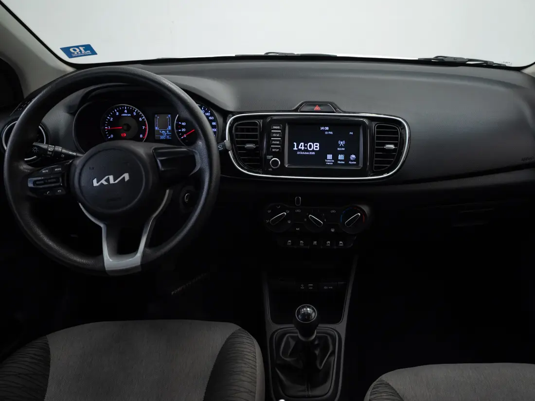 KIA Soluto — foto 14 de 19