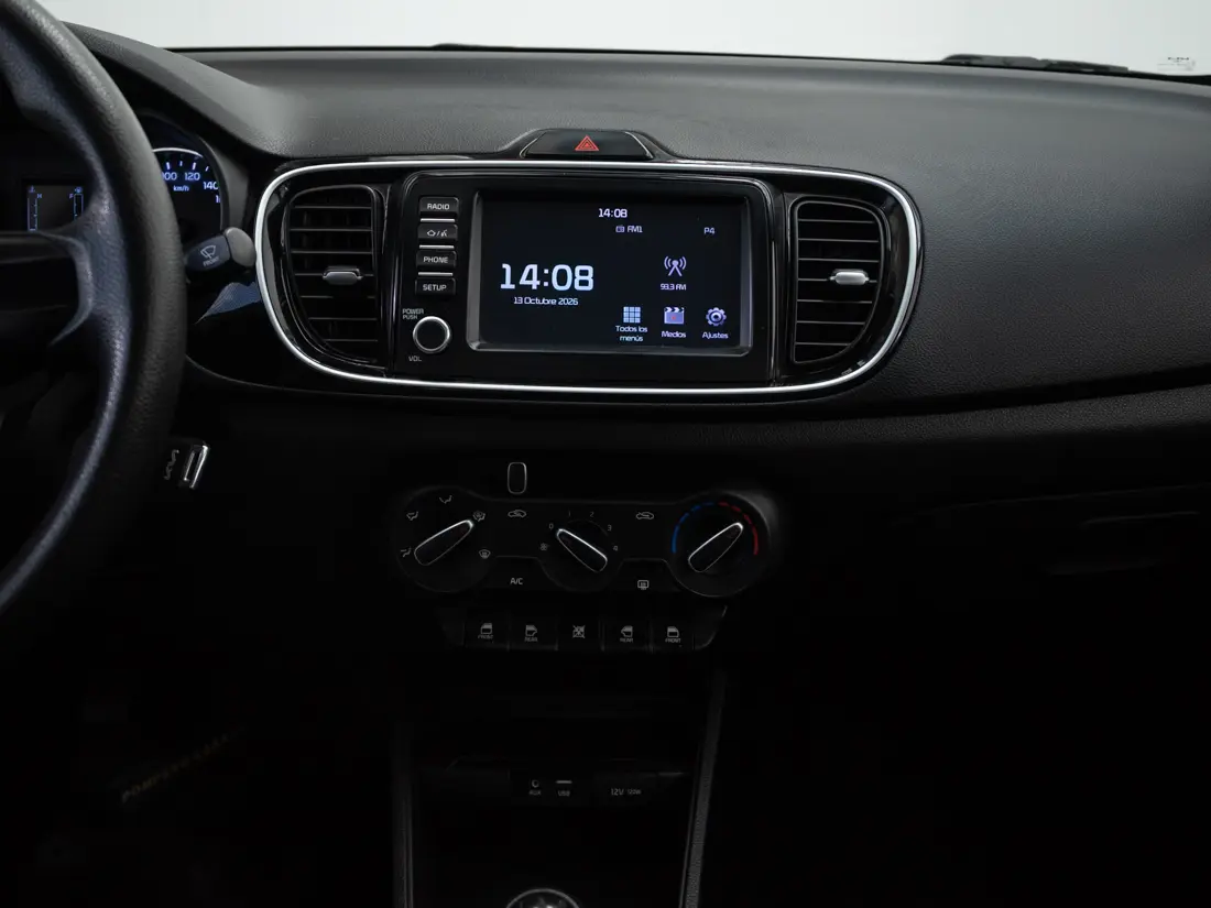 KIA Soluto — foto 15 de 19