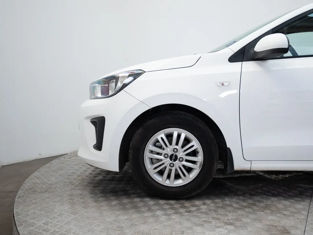 KIA Soluto — foto 16 de 19