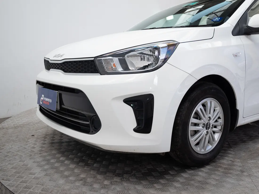 KIA Soluto — foto 17 de 19