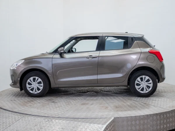 SUZUKI SWIFT 2024 usado — Pompeyo Carrasco — foto 3