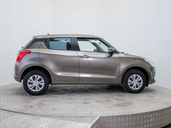 SUZUKI SWIFT 2024 usado — Pompeyo Carrasco — foto 7