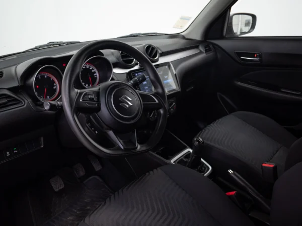 SUZUKI SWIFT 2024 usado — Pompeyo Carrasco — foto 10