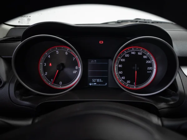 SUZUKI SWIFT 2024 usado — Pompeyo Carrasco — foto 12