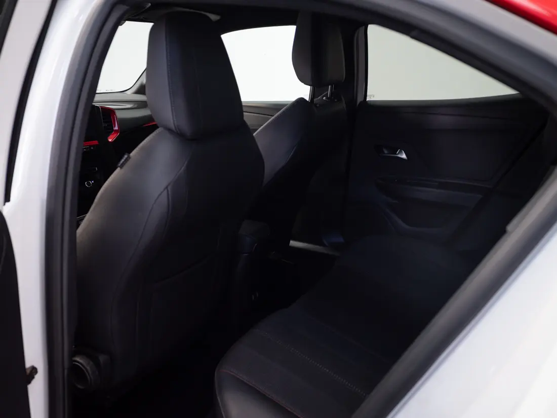 Opel Mokka — foto 13 de 19