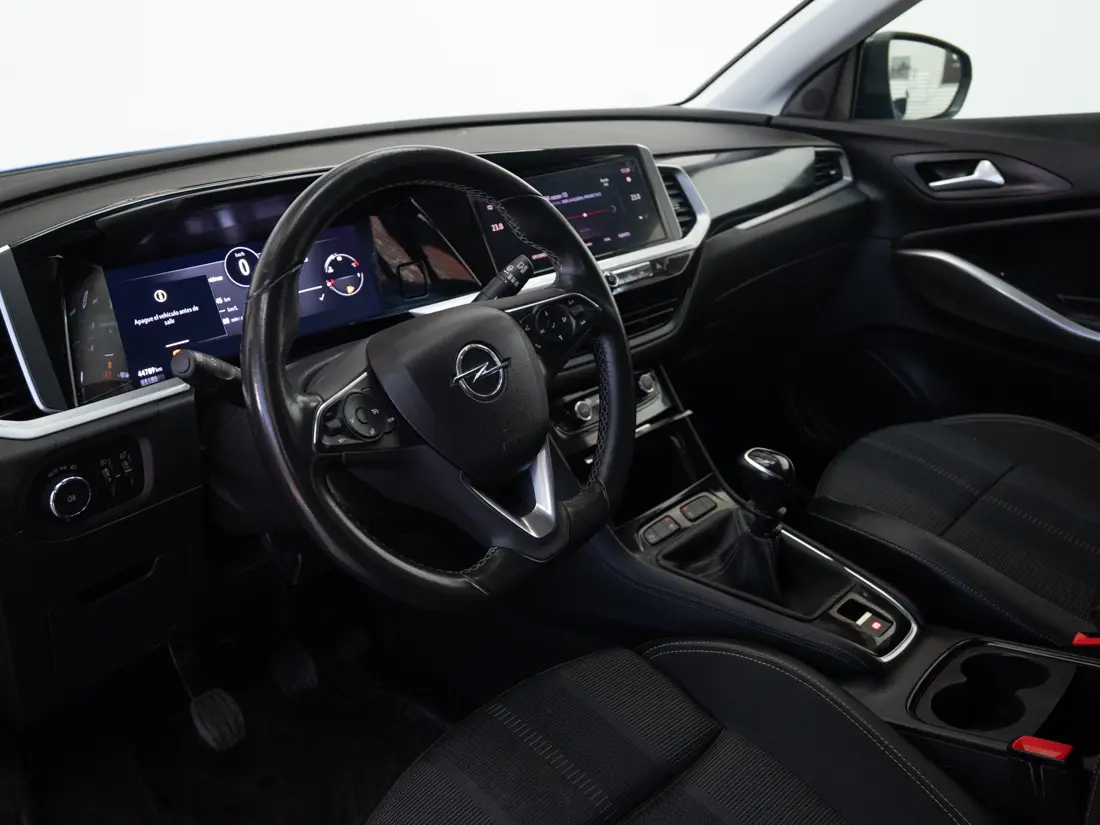 Opel Grandland — foto 10 de 18