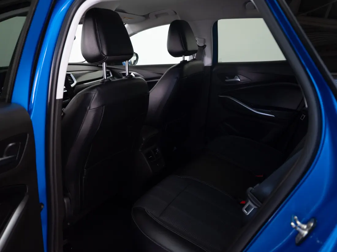 Opel Grandland — foto 13 de 18