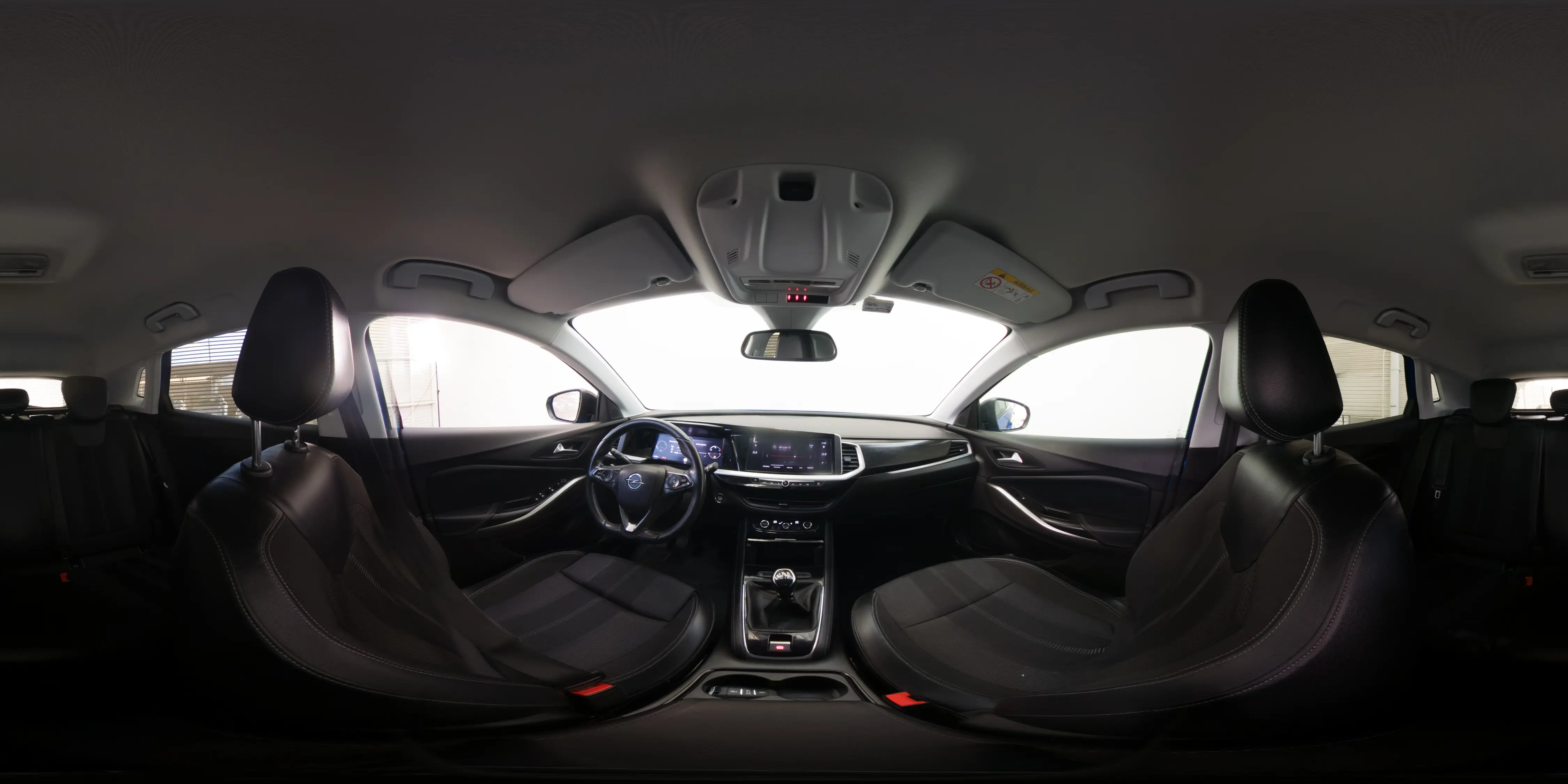 Opel Grandland — foto 18 de 18