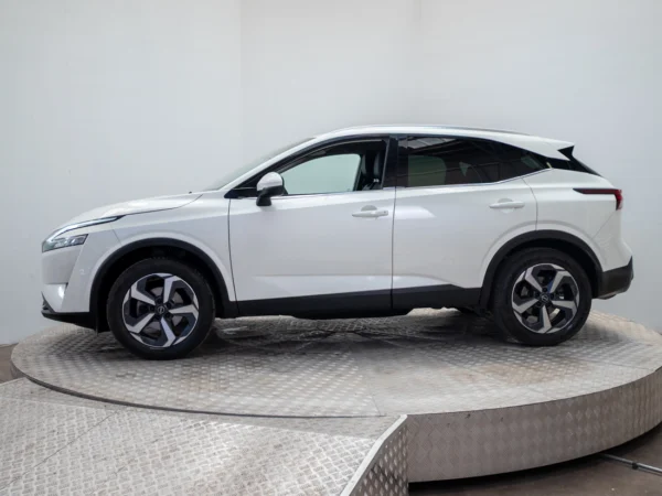 NISSAN QASHQAI 2024 usado — Pompeyo Carrasco — foto 3