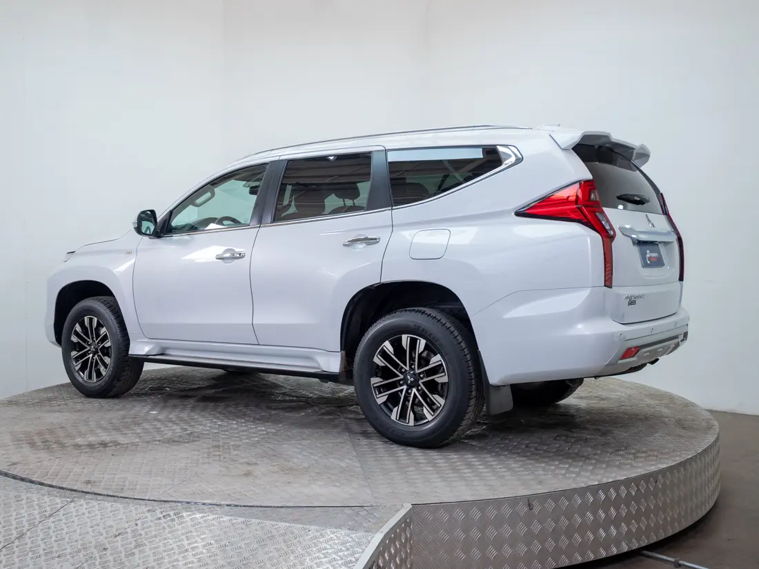 Mitsubishi Montero Sport — foto 4 de 18