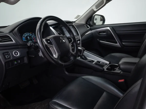 MITSUBISHI MONTERO SPORT 2024 usado — Pompeyo Carrasco — foto 10