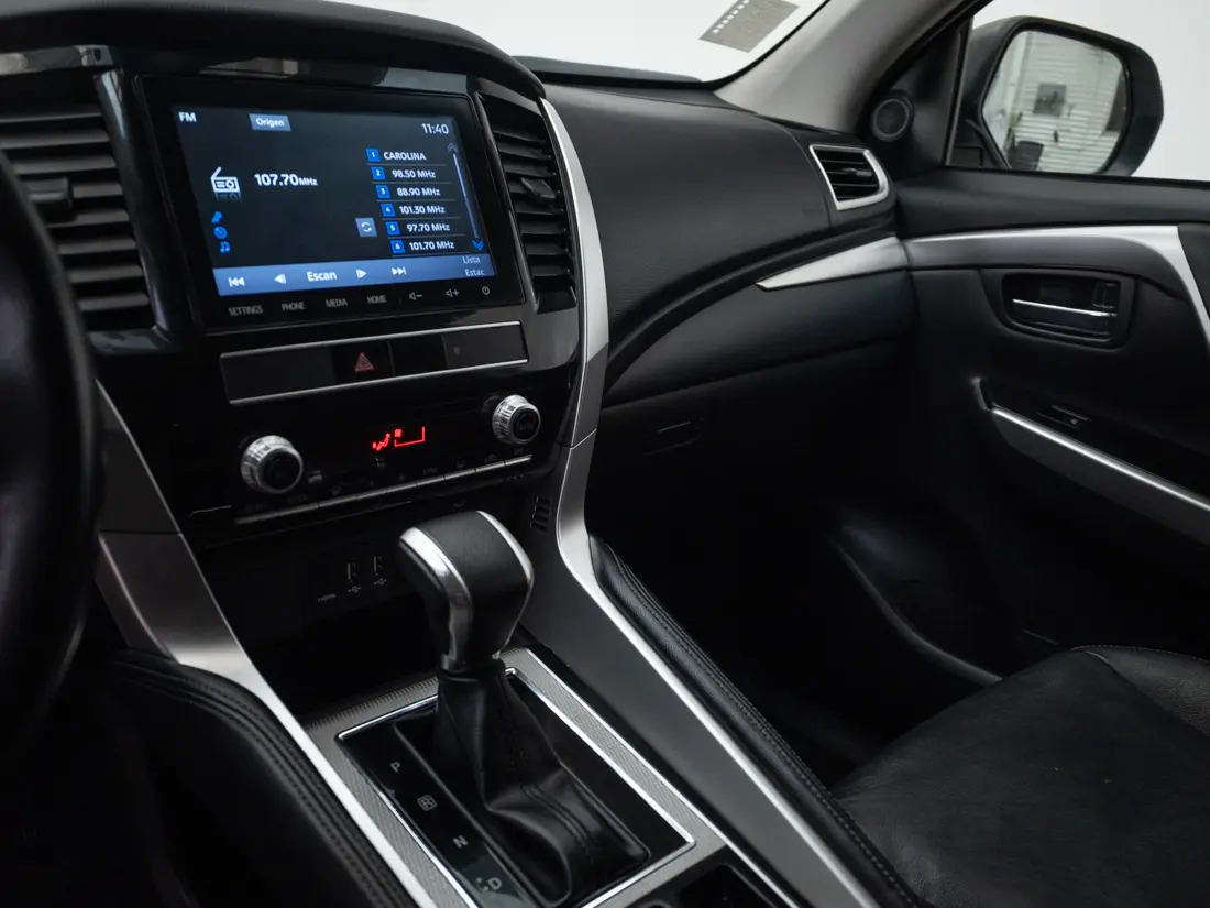 Mitsubishi Montero Sport — foto 11 de 18