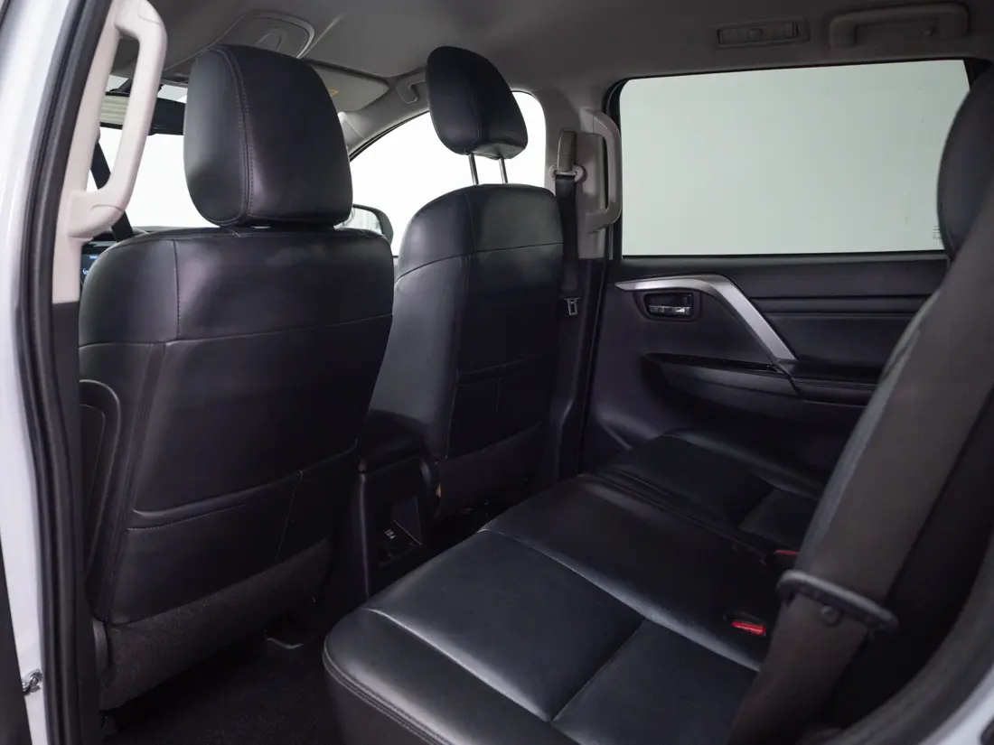 Mitsubishi Montero Sport — foto 14 de 18