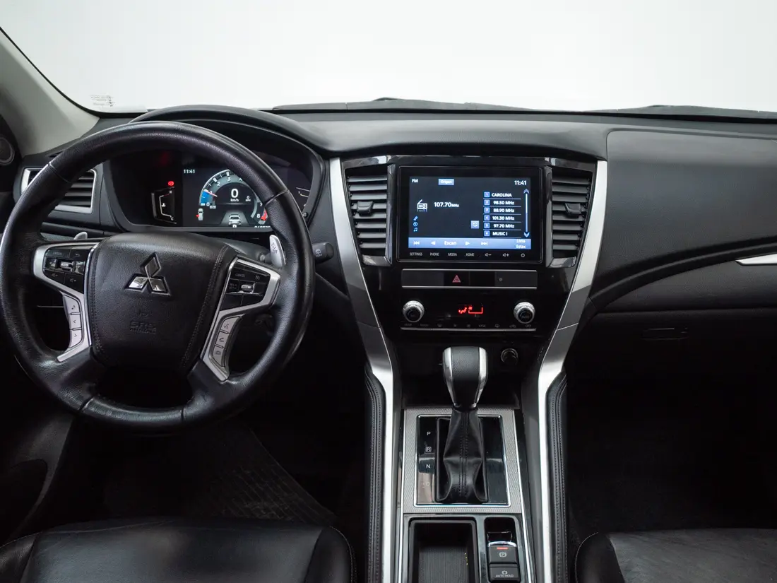 Mitsubishi Montero Sport — foto 15 de 18