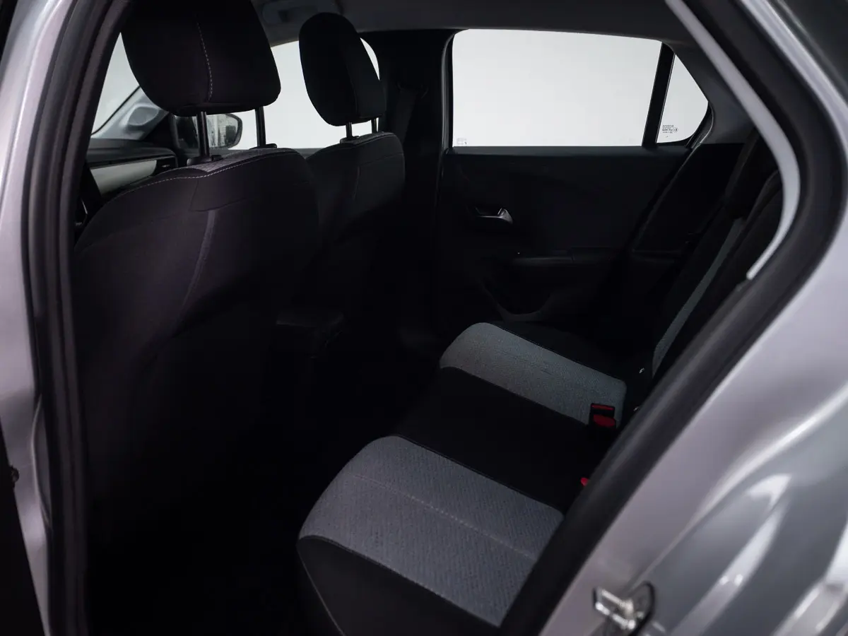 Opel Corsa — foto 13 de 17