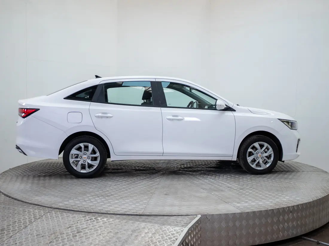 Chevrolet Sail — foto 7 de 19