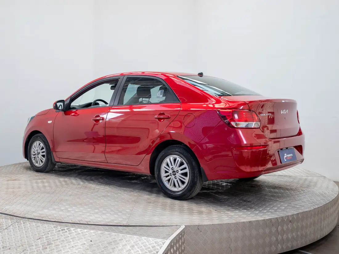 KIA Soluto — foto 4 de 18