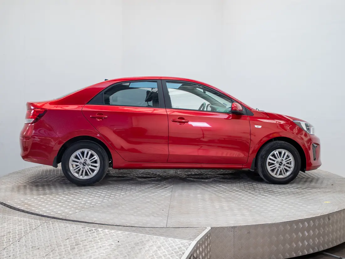 KIA Soluto — foto 7 de 18