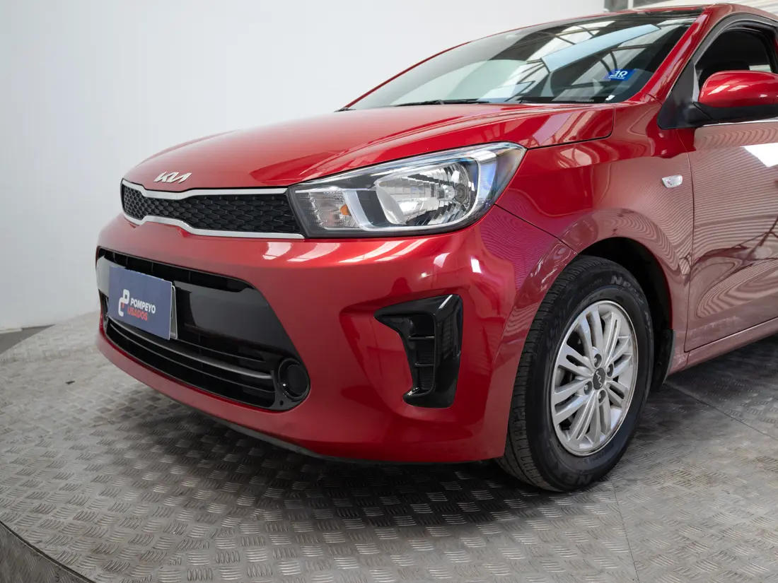 KIA Soluto — foto 17 de 18
