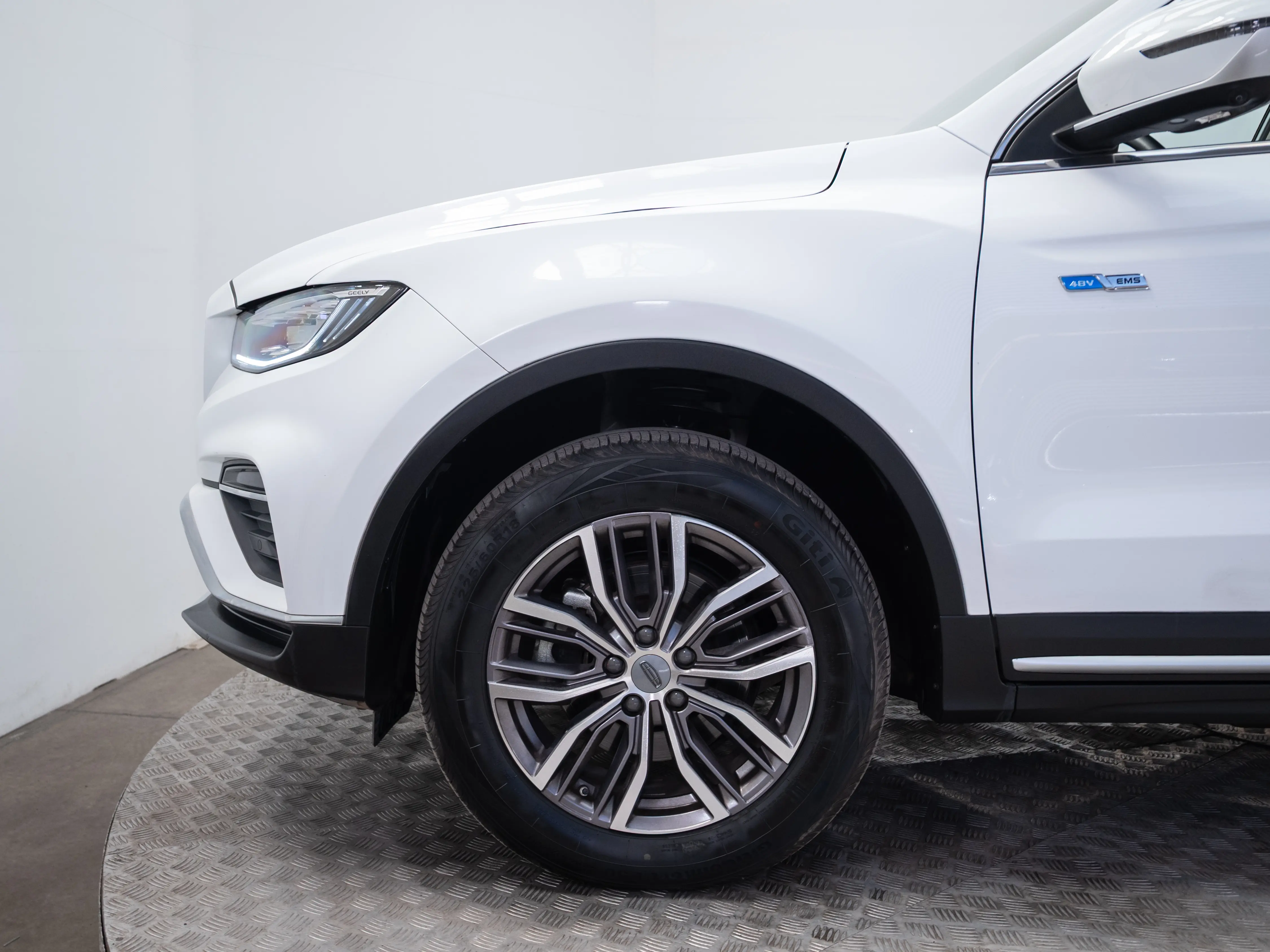 Geely Azkarra — foto 16 de 19