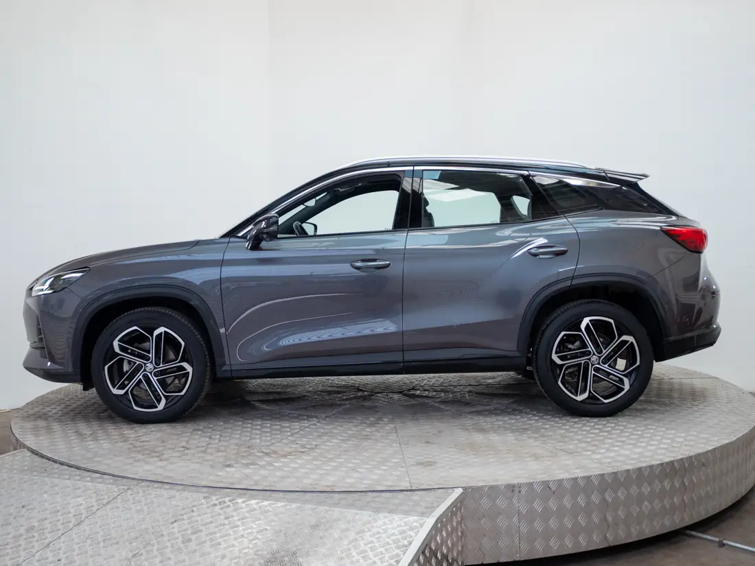 MG ONE 1.5 DLX AT 2024