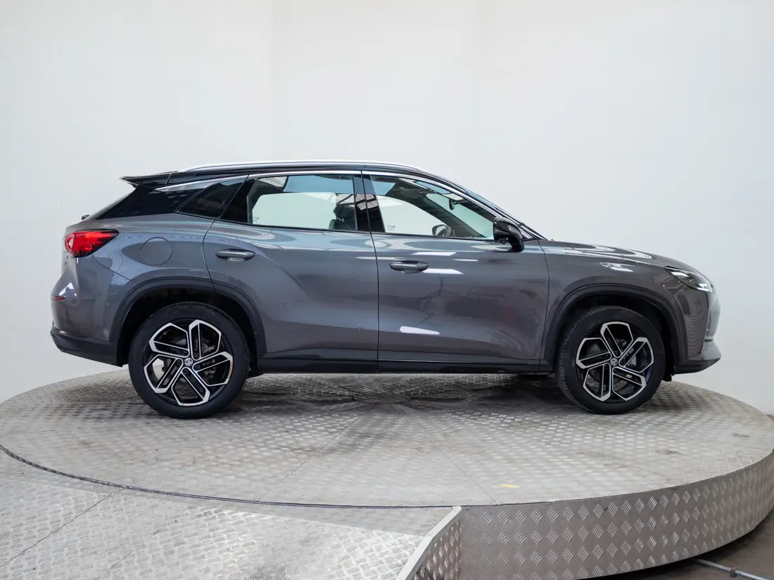 MG ONE 1.5 DLX AT 2024