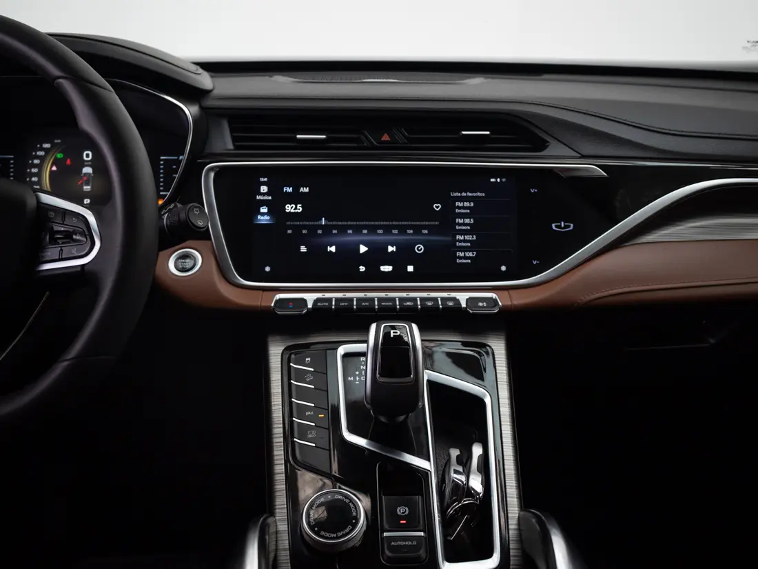 Geely Azkarra — foto 15 de 21