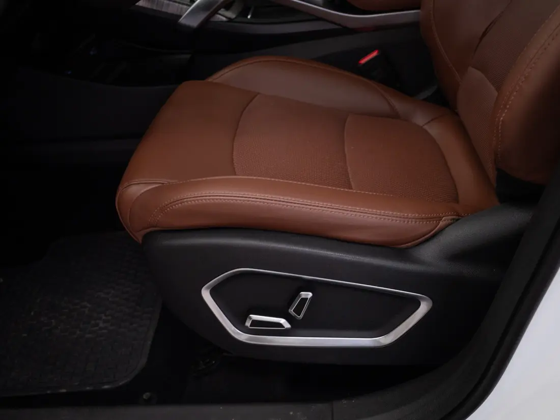Geely Azkarra — foto 16 de 21