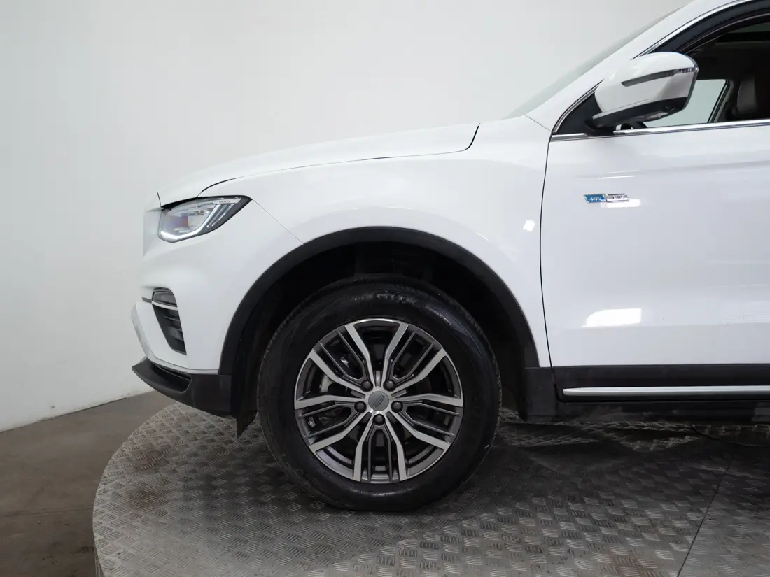 Geely Azkarra — foto 18 de 21