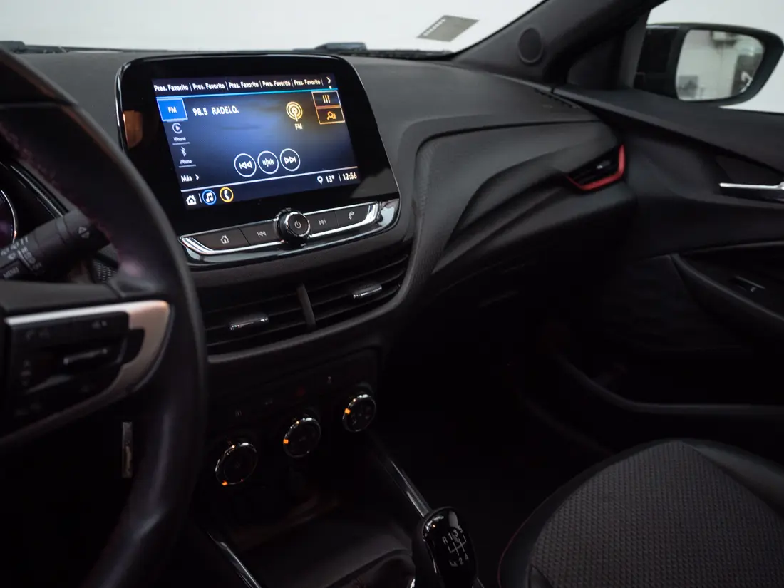 Chevrolet Onix — foto 11 de 19