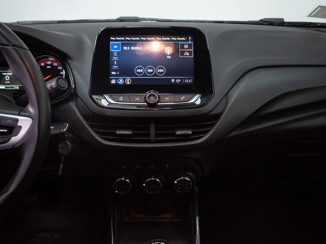 Chevrolet Onix — foto 15 de 19
