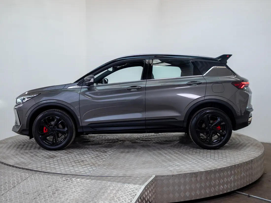 Geely Coolray — foto 3 de 18