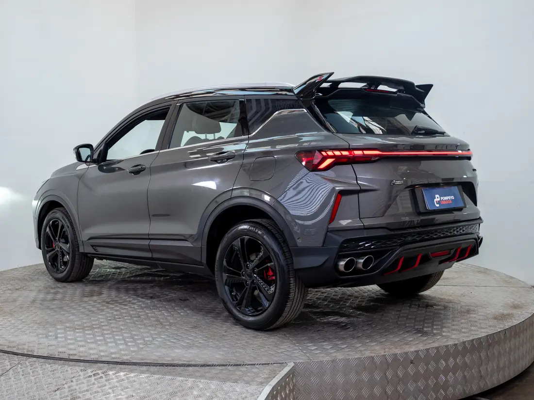 Geely Coolray — foto 4 de 18