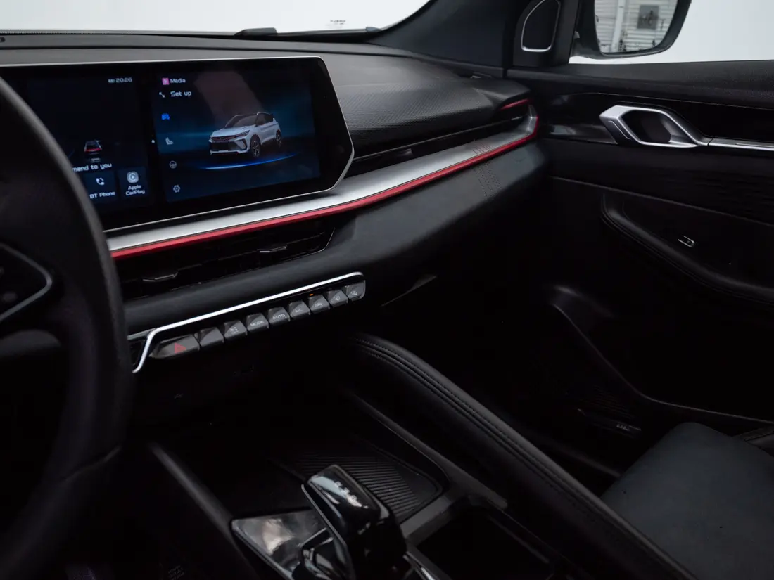 Geely Coolray — foto 11 de 18